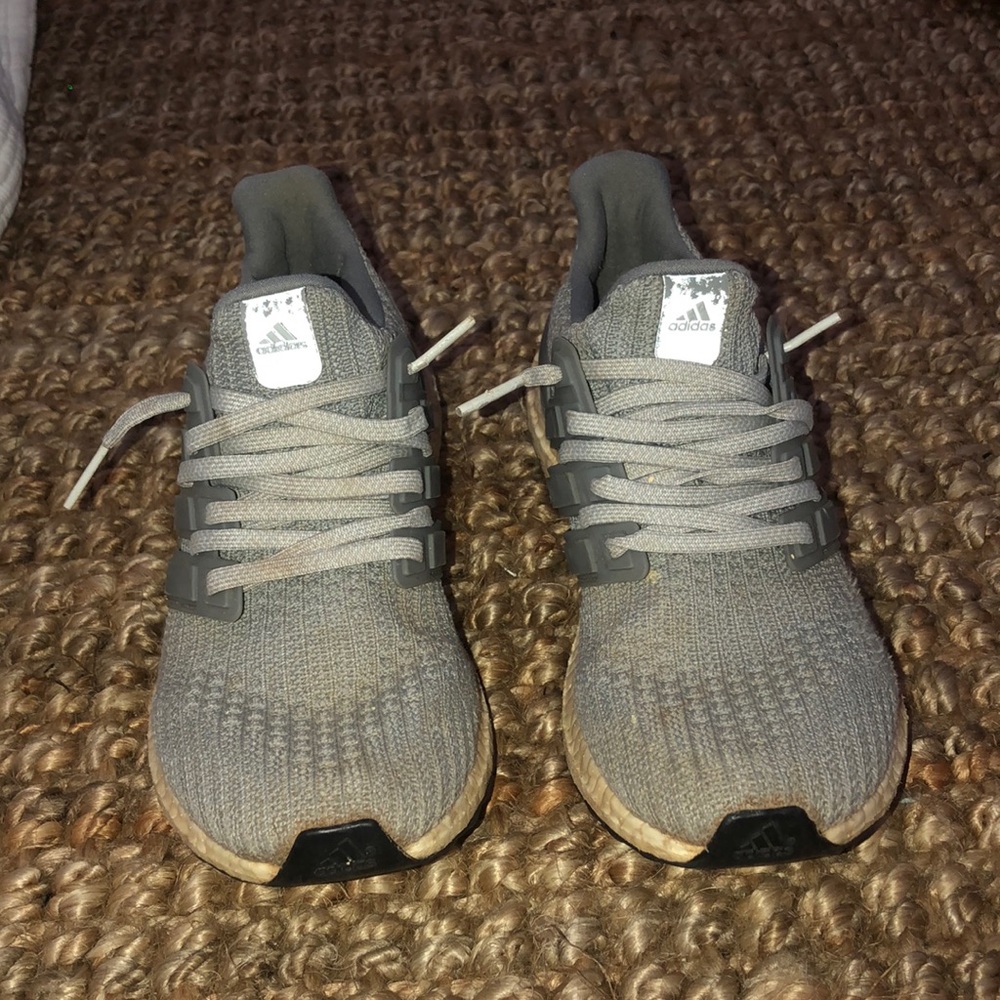 ADIDAS WOMENS ULTRABOOST SIZE 7